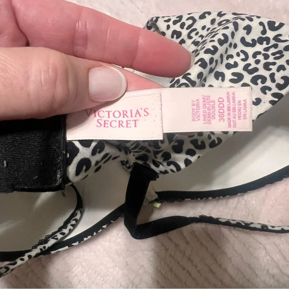 Victoria's Secret Black and White Leopard Print T-Shirt Bra
